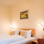 מלון Landhotel-gasthof Gruener Baum